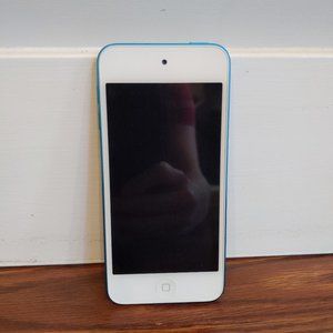 EUC Blue Apple iPod Touch 5th Generation, 32gb